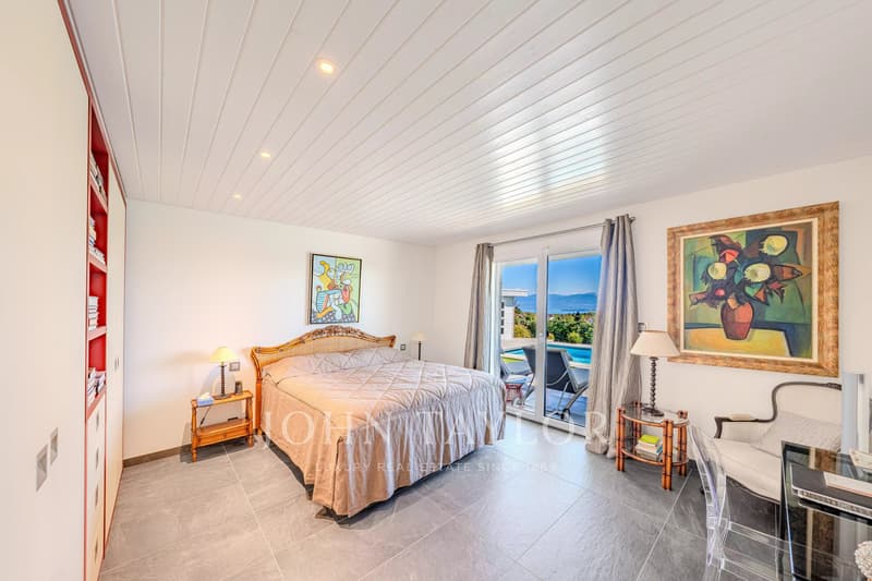 EN EXCLUSIVITÉ: Villa moderne avec piscine, vue sur le lac et le Mont-Blanc (7)
