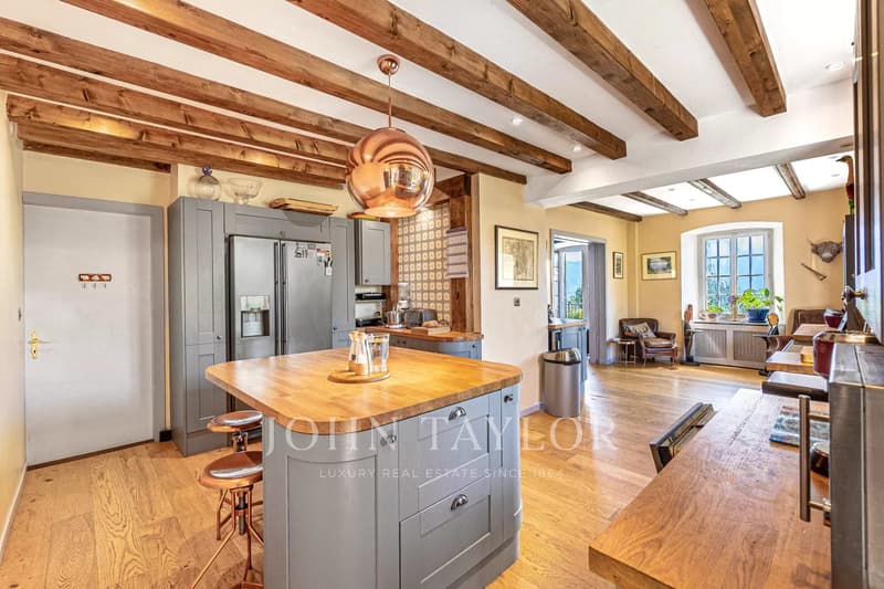 Maison offrant 600m2 au coeur de St-Légier (6)
