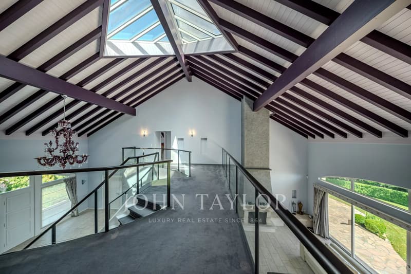 Magnifique propriété avec vue imprenable à Givrins (8)