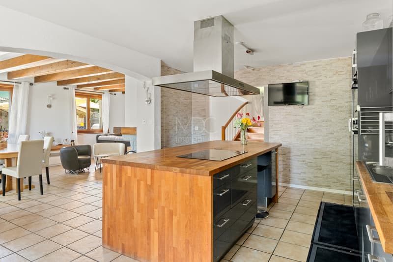 Spacieuse villa avec piscine et 2.5 pièces indépendant à St-Aubin (4)