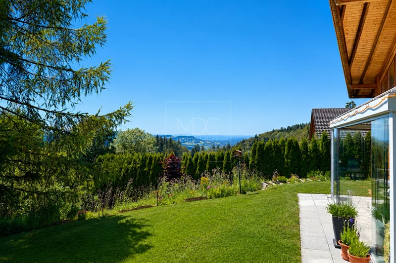 Beau châlet contemporain avec vue panoramique à Châtel-St-Denis (2)