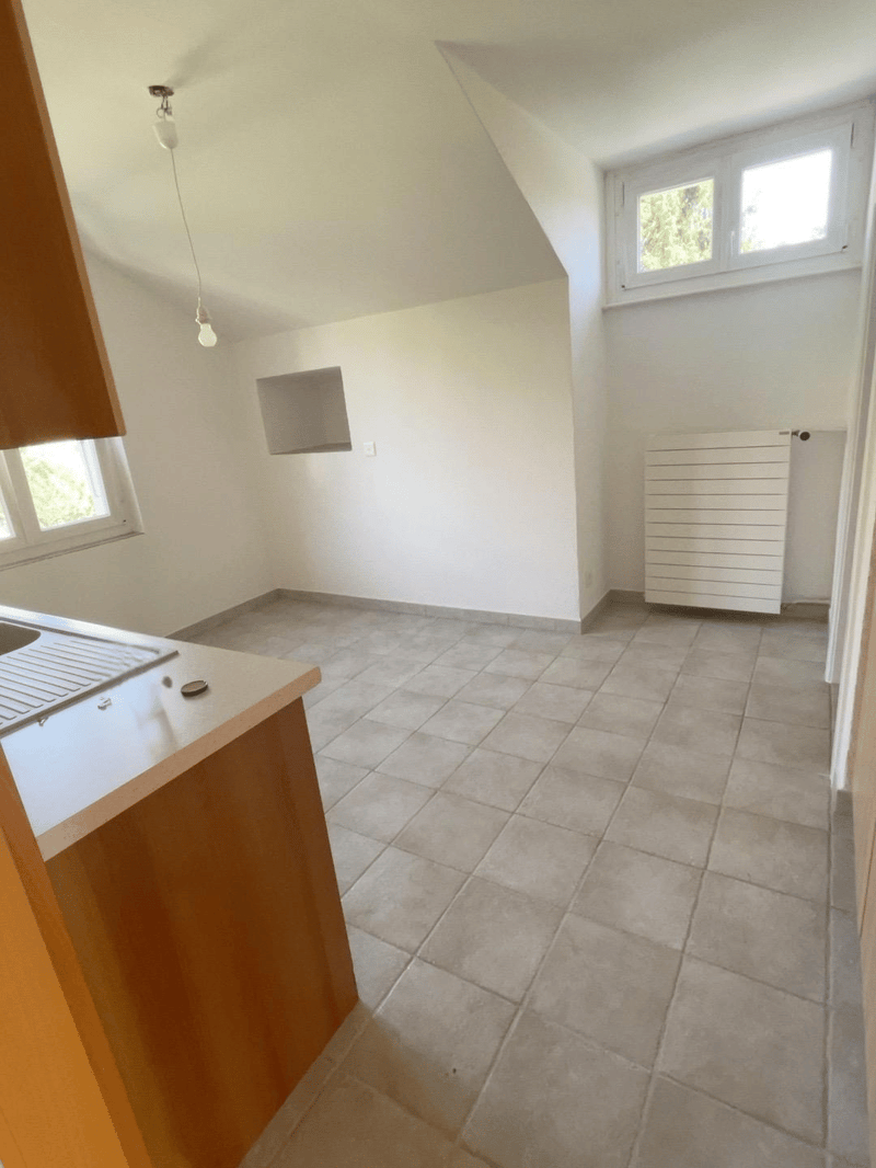 A louer à Avenches - Charmant 3.5 pièces lumineux avec grande terrasse et balcon. (4)