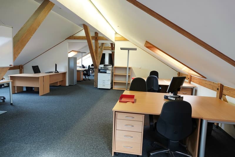 Grand open-space meublé avec salle de conférence (2)