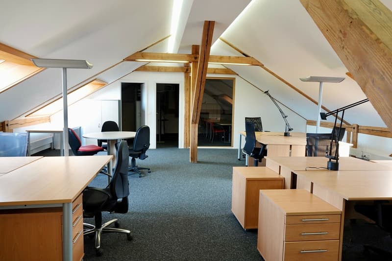 Grand open-space meublé avec salle de conférence (3)