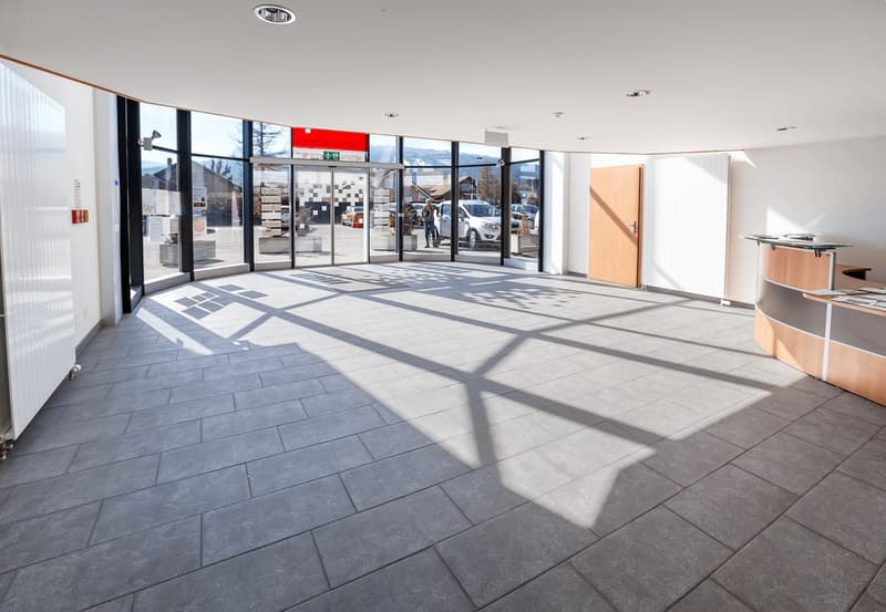 Grand open-space meublé avec salle de conférence (6)