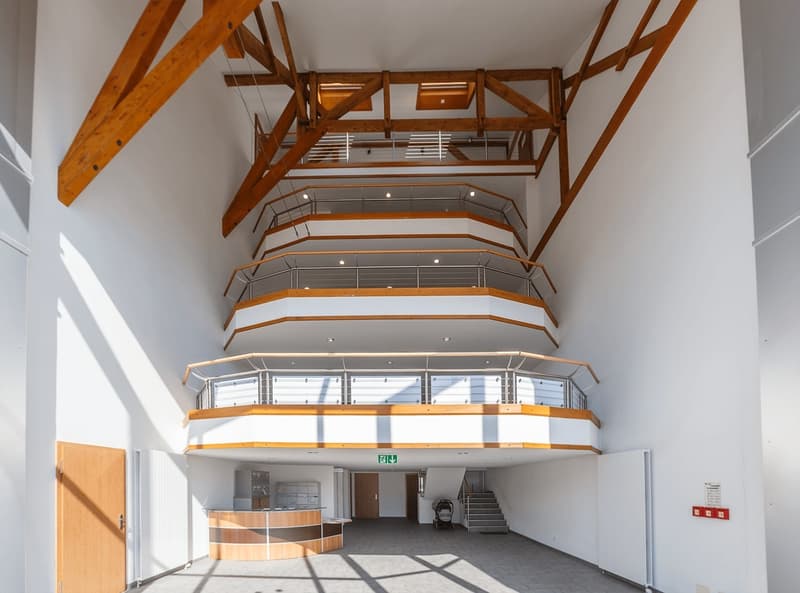 Grand open-space meublé avec salle de conférence (7)