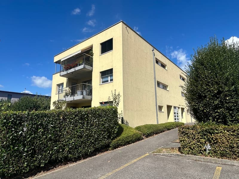A louer Superbes locaux professionnels de 3.5 pièces Avec parking (1)
