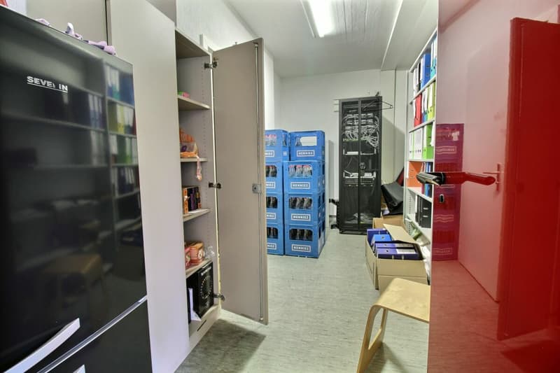 Bureaux avec archives et places de parc (13)
