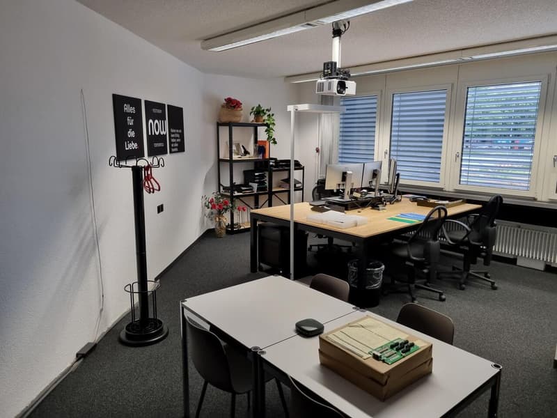 Niederwangen b.Bern, à louer, 250 m2 de bureaux et 230 m2 d'entrepôts (2)