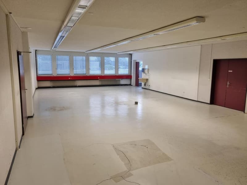 Niederwangen b.Bern, à louer, 250 m2 de bureaux et 230 m2 d'entrepôts (7)