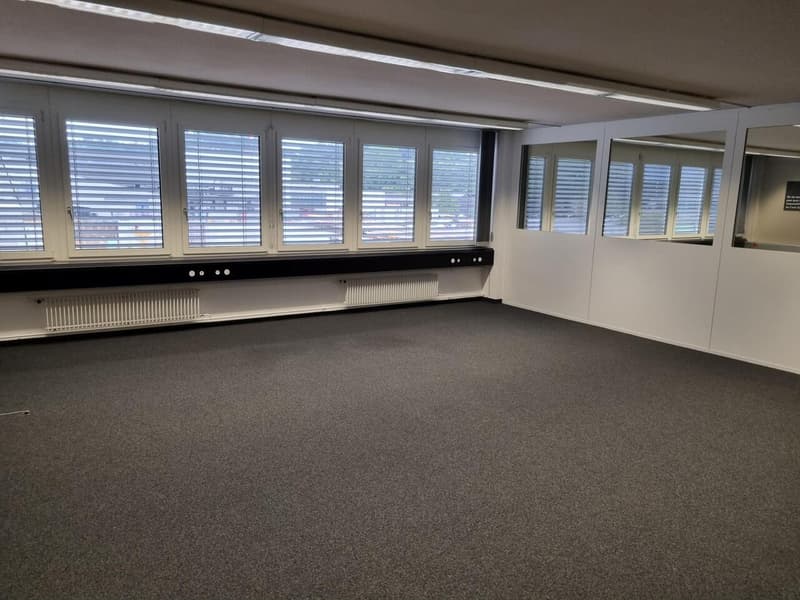 Niederwangen b.Bern, à louer, 250 m2 de bureaux et 230 m2 d'entrepôts (4)