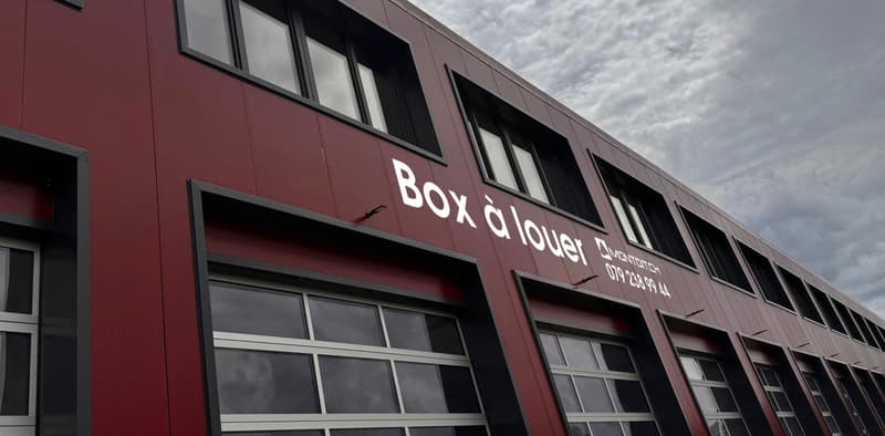 Yverdon-les-Bains, à louer, BOX de 120 m2 avec porte sectionnelle (3)