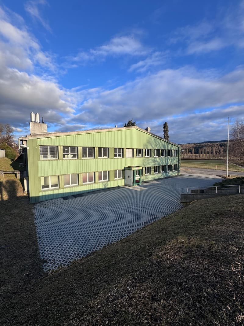 Granges-Marnand, à louer, bureaux et dépôts de 408 m2 (2)