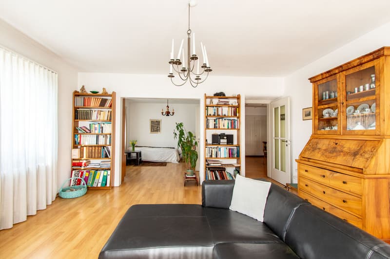 Wohnen (offen zu Zimmer 2) / Salon (ouvert vers la chambre 2)