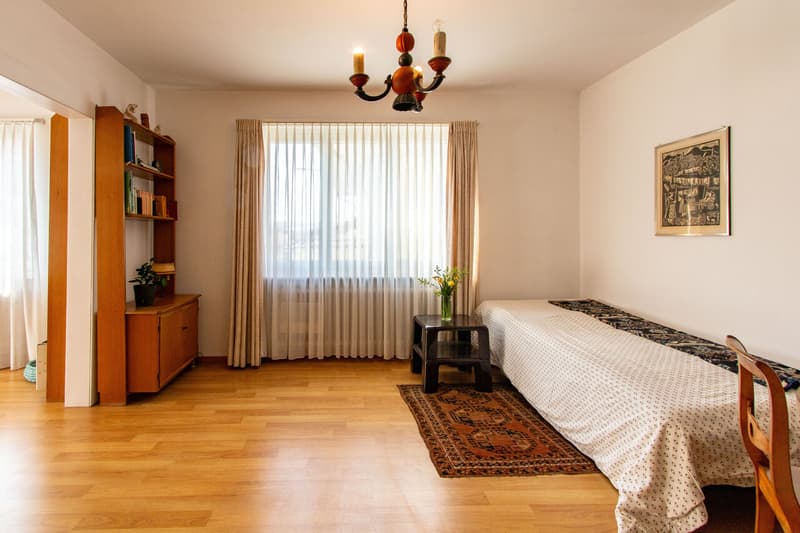 Zimmer 2 (offen zu Wohnen) / Chambre 2 (ouvert vers salon)