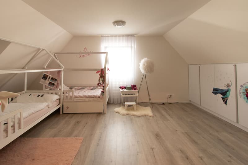 Grosszügige 5.5-Zimmer-Duplexwohnung an ruhiger Lage in Gurmels (9)