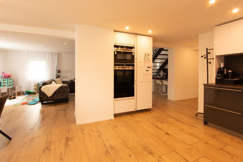 Grosszügige 5.5-Zimmer-Duplexwohnung an ruhiger Lage in Gurmels (5)