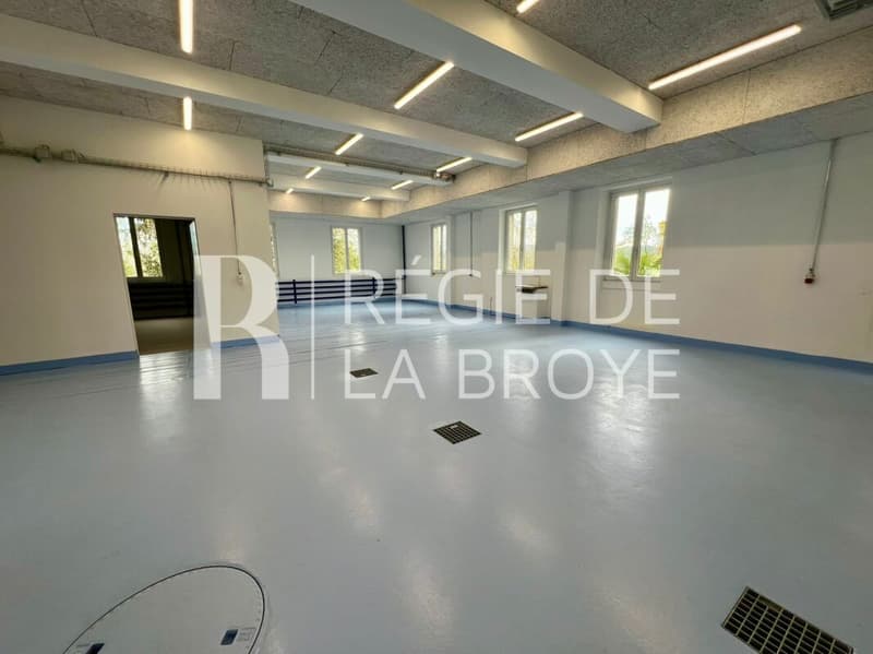 Local - dépôt d'env. 140 m² à Bussy (3)