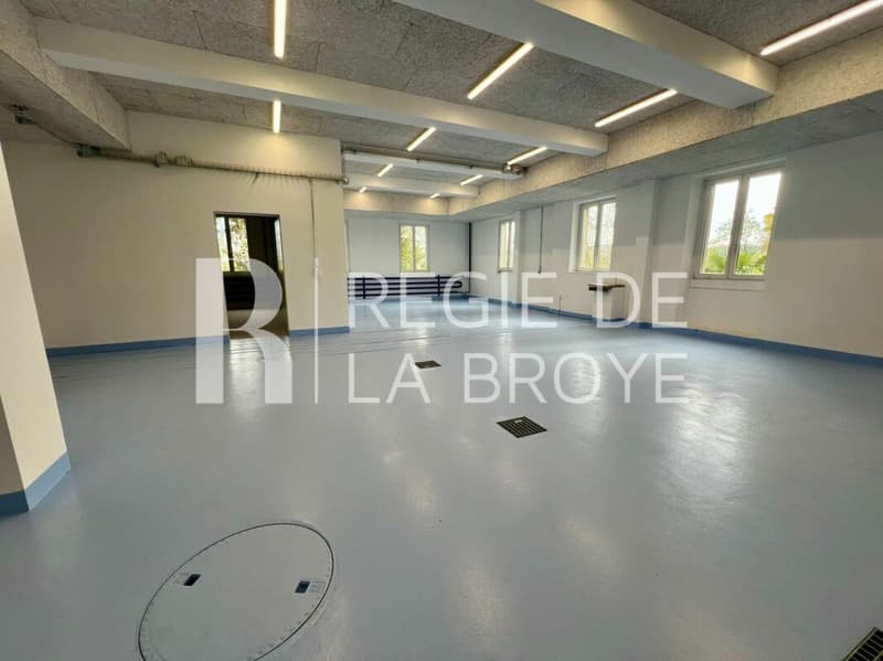 Local - dépôt d'env. 140 m² à Bussy (2)