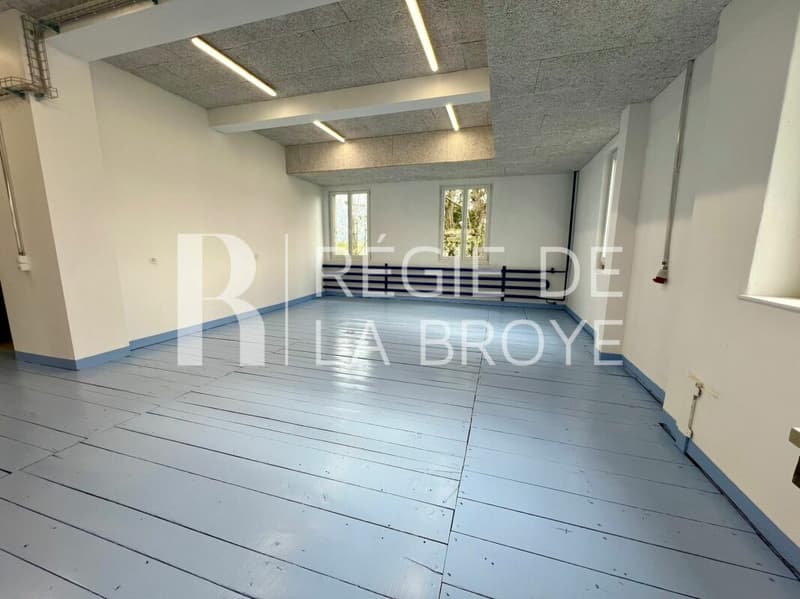 Local - dépôt d'env. 140 m² à Bussy (5)