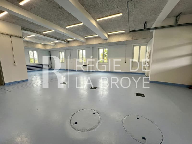 Local - dépôt d'env. 140 m² à Bussy (4)