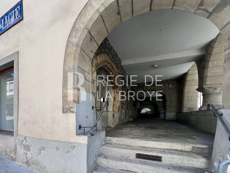 Surface commerciale de 140 m² à Estavayer-le-Lac (17)