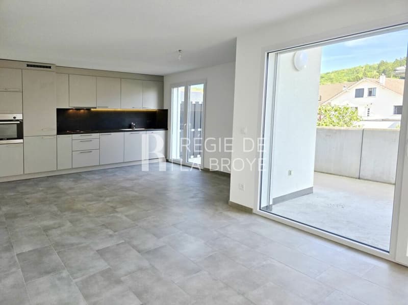 Appartement de 4.5 pièces avec grand balcon à Chabrey (1)