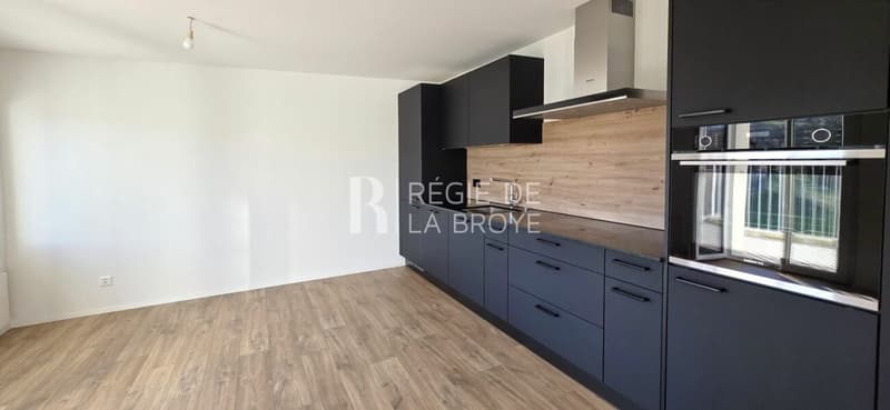 Magnifique appartement rénové de 4,5 pièces avec balcon à Montet (1)