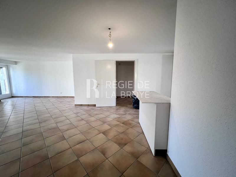Appartement rénové de 2.5 pièces à Champtauroz (4)