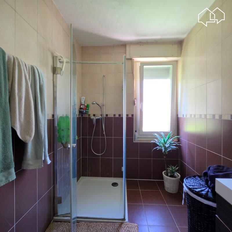 Appartement du rez-de-chaussée: salle de bain