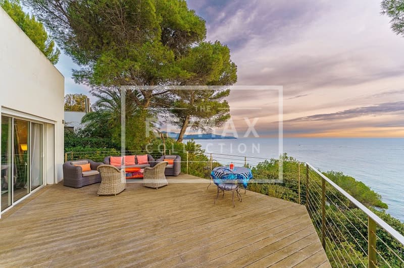 Dans le golfe de Saint-Tropez deux villas au bord de mer (3)