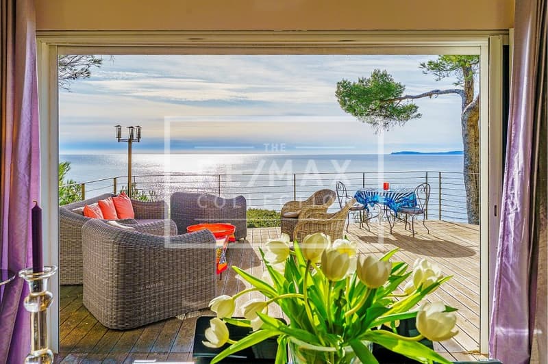 Dans le golfe de Saint-Tropez au bord de mer deux propriétés magnifiques (4)