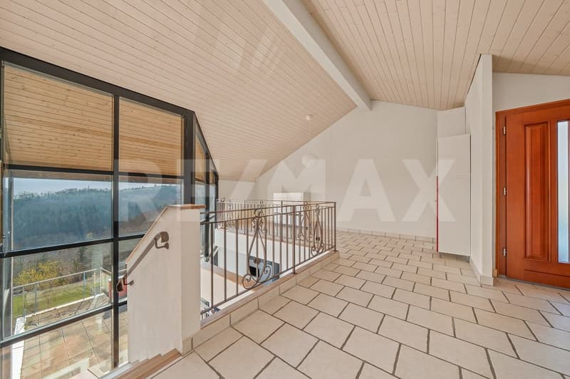 Pour les amoureux de rénovation : maison familiale avec vue lac (9)