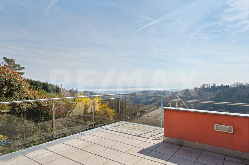 Pour les amoureux de rénovation : maison familiale avec vue lac (3)
