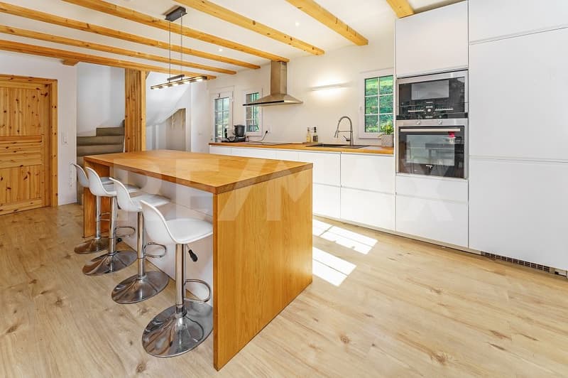 Investissez dans l'avenir : chalet rénové avec terrain et potentiel à Lausanne (6)