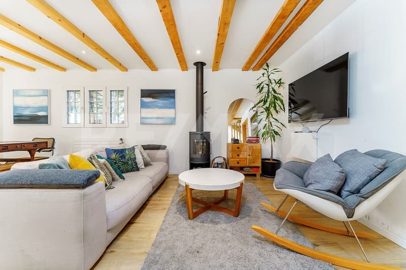 Investissez dans l'avenir : chalet rénové avec terrain et potentiel à Lausanne (5)