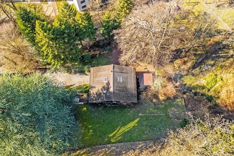 Investissez dans l'avenir : chalet rénové avec terrain et potentiel à Lausanne (2)