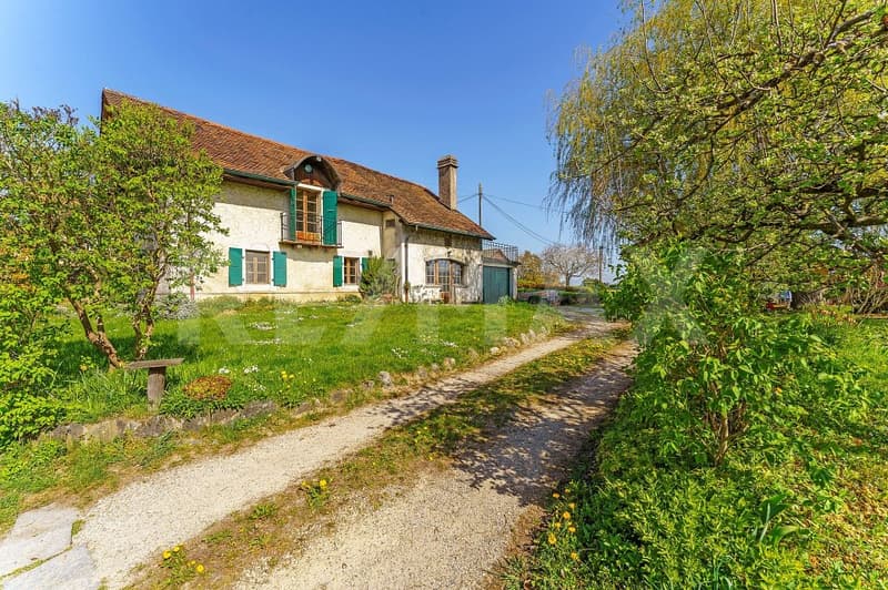 Maison de 1750 : cadre bucolique et apaisant, à rénover (12)