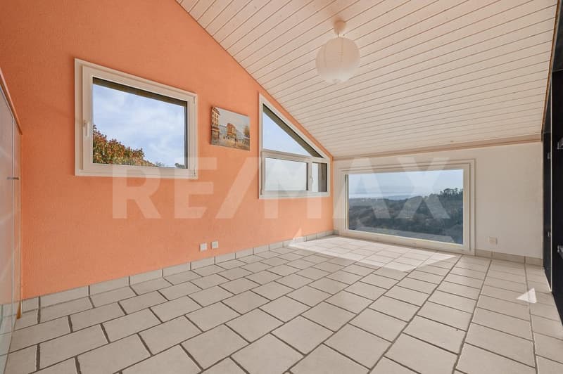 Pour les amoureux de rénovation : maison familiale avec vue lac (6)