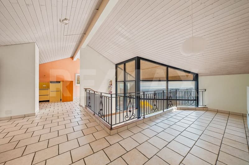 Pour les amoureux de rénovation : maison familiale avec vue lac (7)