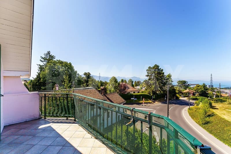 Lumineux appartement de 2,5 pièces avec balcon et vue sur le lac (3)