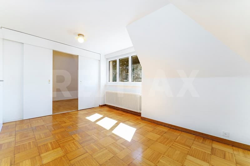Lumineux appartement de 2,5 pièces avec balcon et vue sur le lac (5)
