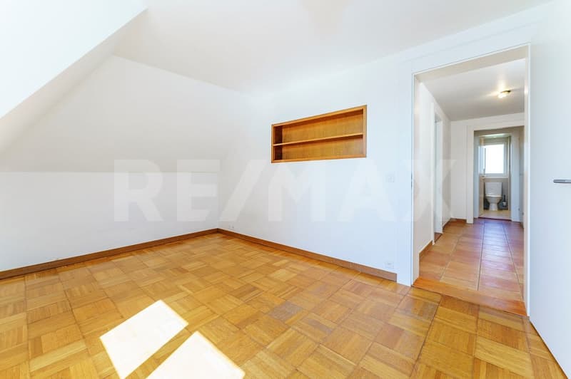 Lumineux appartement de 2,5 pièces avec balcon et vue sur le lac (6)