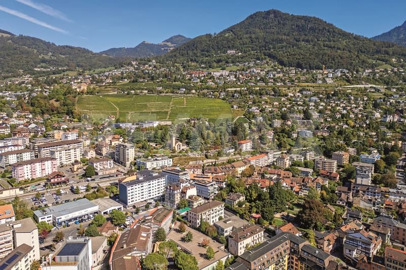 Immeuble de rendement : 2 surfaces commerciales et 4 appartements 3.5 pièces (11)