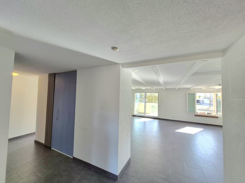 00078 - Appartement de 5 pièces au 2ème étage, avec 2 balcons, et un box individuel. - Helvétie 48 - La Chaux-de-Fonds (2)