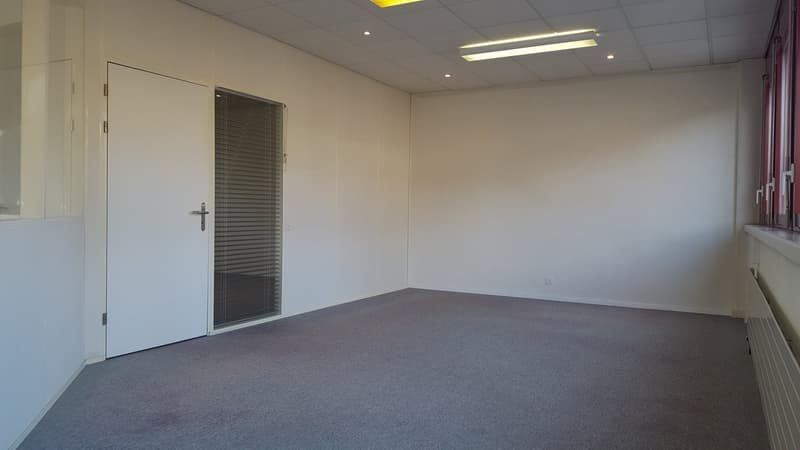 Lumineuse surface de bureau de 51m2 à Marly ! (2)