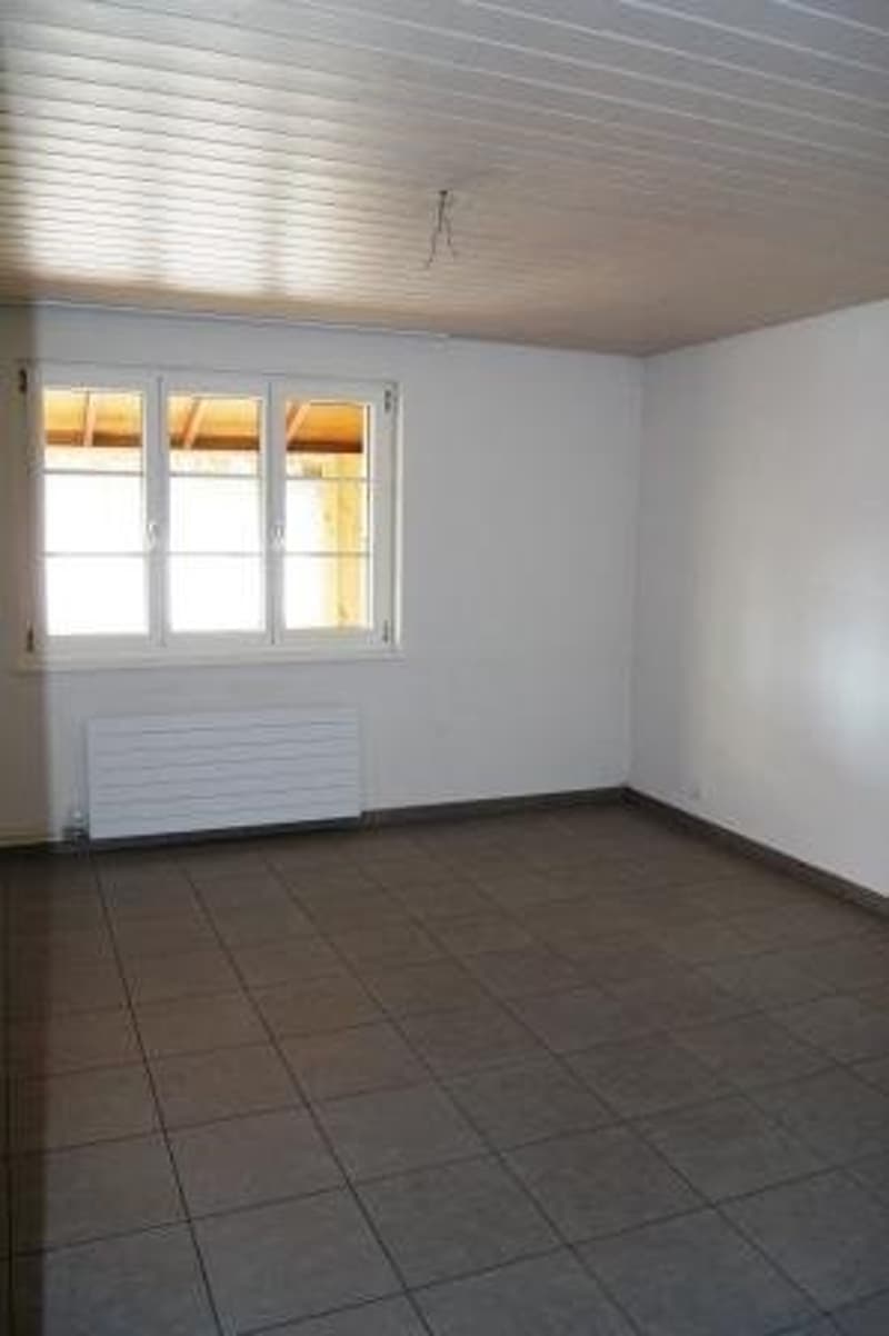Helle 3.5 Zimmerwohnung im Zentrum von Giffers (2)