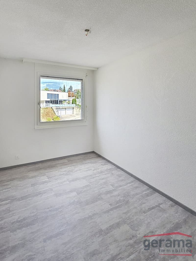 Charmante 3.5 Zimmer-Wohnung in Schmitten (3)