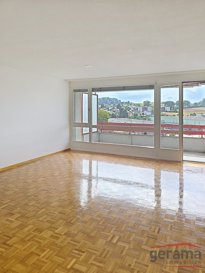 Charmante 3.5 Zimmer-Wohnung in Schmitten (2)