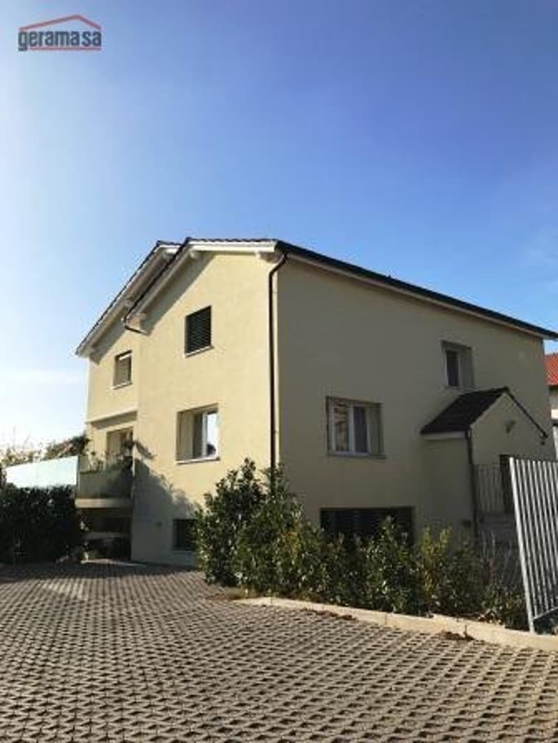Immeuble avec logo